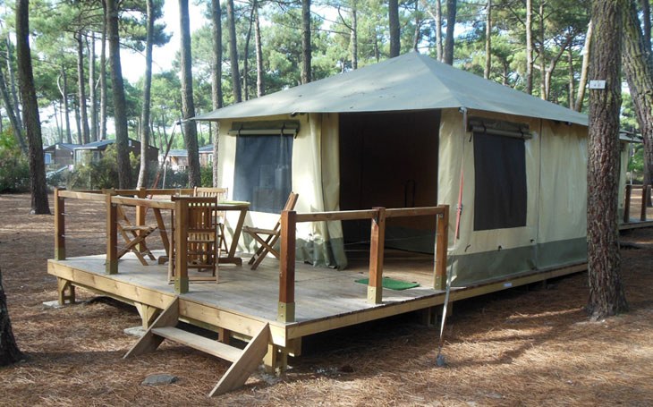 Zelt mit Außenterrasse